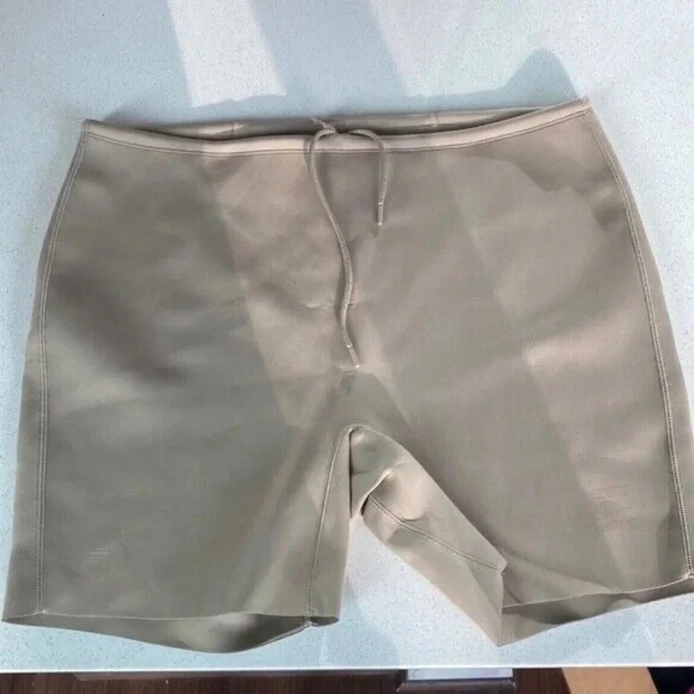 Skims Swim Mid Thigh Scuba Shorts Desert 4X Plus Size Swim Shorts Kim Kardashian
